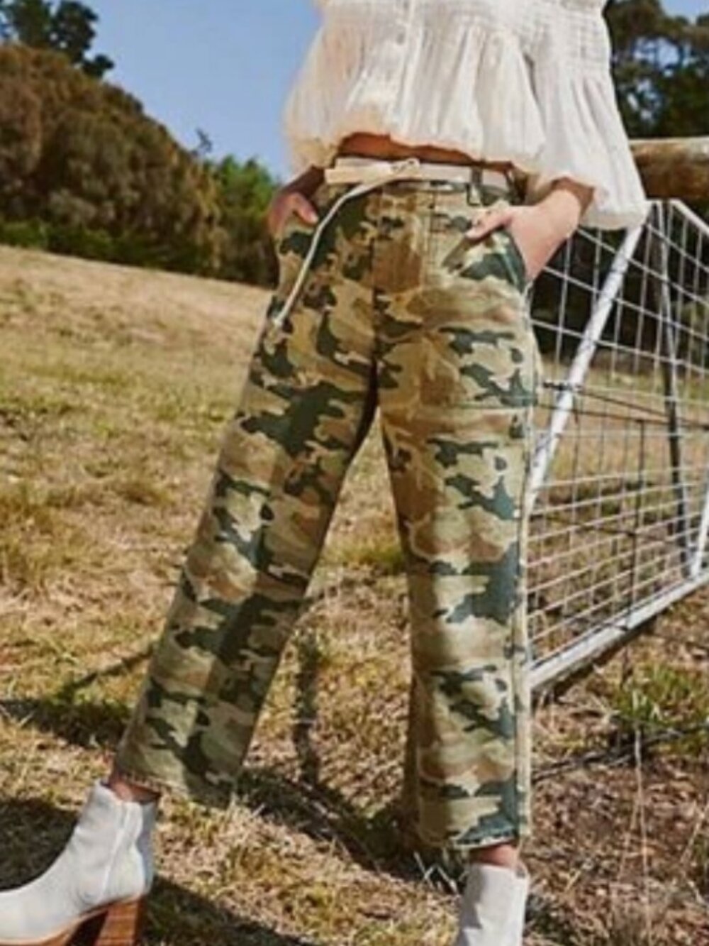FREE PEOPLE We The Free Womens 27 Boho‎ Chic Camouflage Crop Jeans